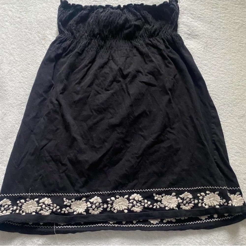 Black Floral Embroidered Tube Top